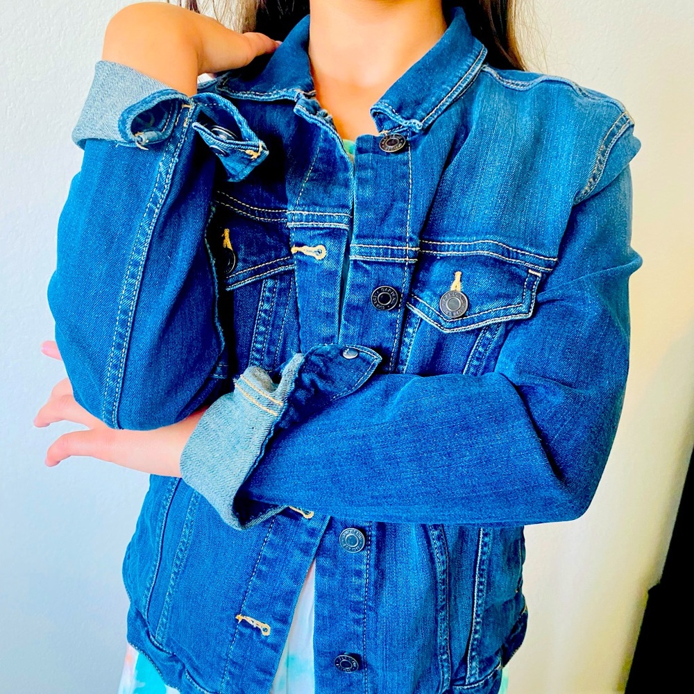 Beautiful Jean Jacket by Gap in Size M. Slightly darker than picture shown.